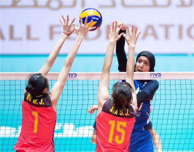 吴梦洁|江苏女排损失大将，吴梦洁崴脚受伤下场，全运会双线夺冠堪忧