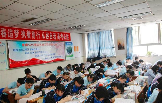 贵阳|高考工厂衡水中学，让一些人反感，但任正非的一席话让很多人恍悟