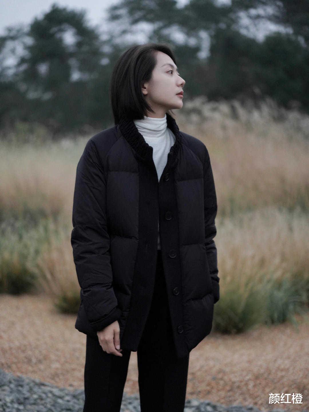 颜红橙 有这几个特点的短款羽绒服，一定要码住，上身不显臃肿也不压个子