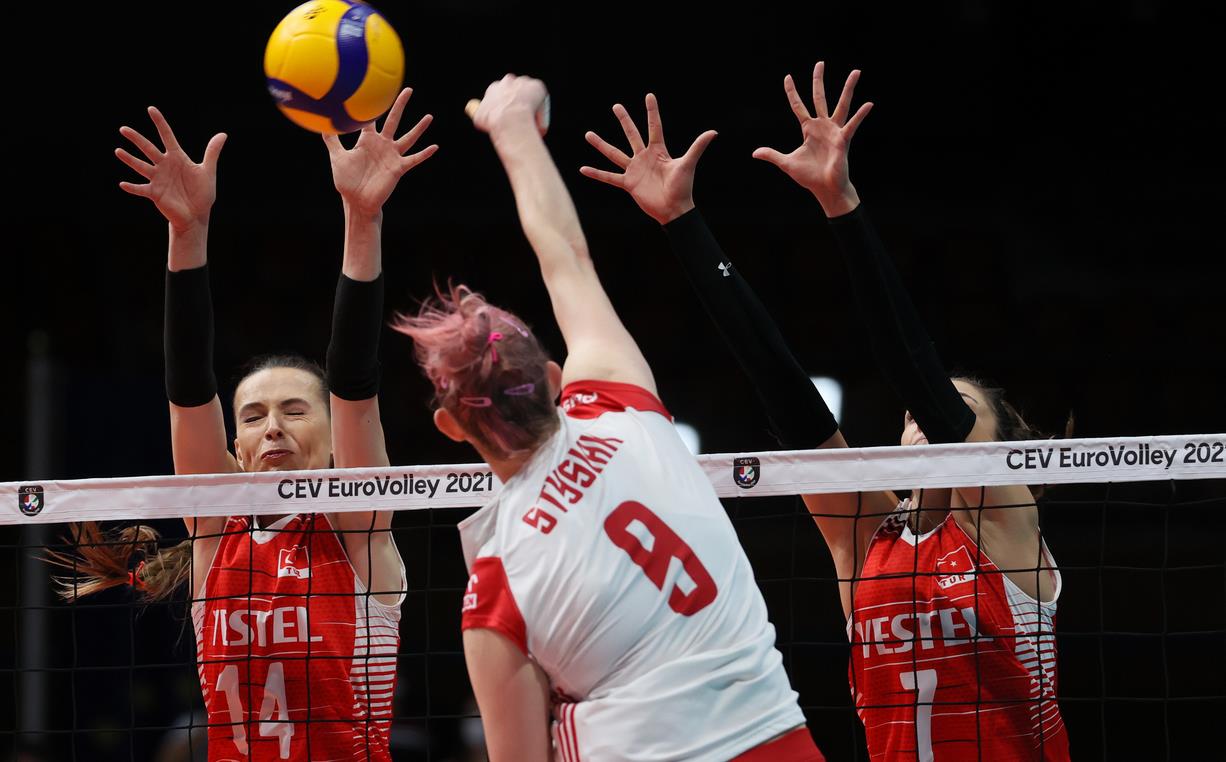 高秀花说育儿|3-0！3-0！女排4强诞生2席，两大劲旅均横扫，朱婷恩师还未尝败绩