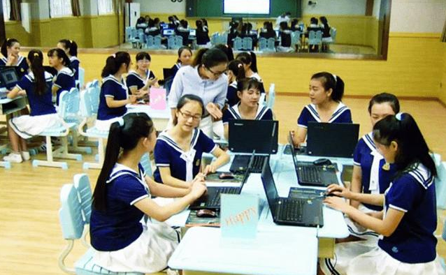 大树说教育|学幼师的职校生上课睡到一片，老师讲台上淡定上课，画面叫人感慨