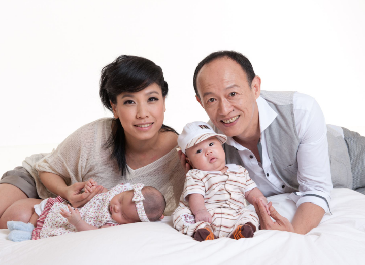 金士杰|他57岁娶22岁学生，60岁喜得龙凤胎，年近70为赚奶粉钱不敢休息