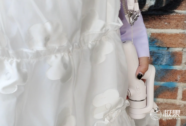 自拍杆|大疆发布「防抖自拍杆」!自带美颜,还送“摄影指导”!售价999元