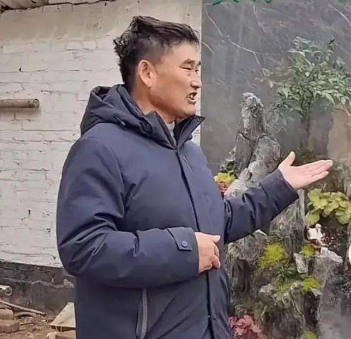 朱之文|大衣哥笑了,媒人带女孩上门相亲,颜值不输亚男,与小伟玩得开心