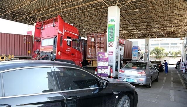 油价 油价涨幅接近上调红线，今天4月30日加油站，92、95号汽油零售价