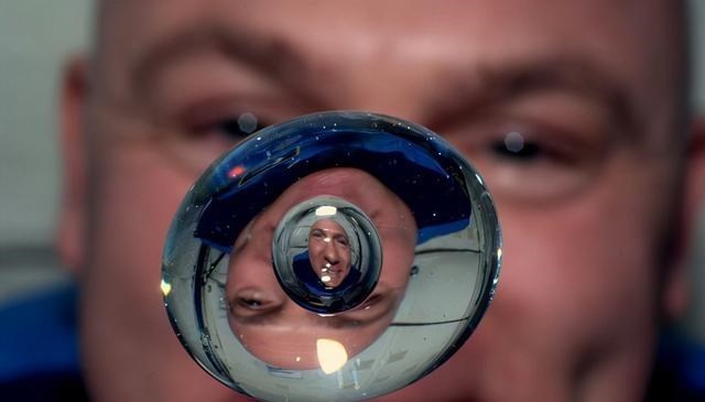  从地球到太阳，天体为什么都是球体，宇宙中有不规则的星球吗？