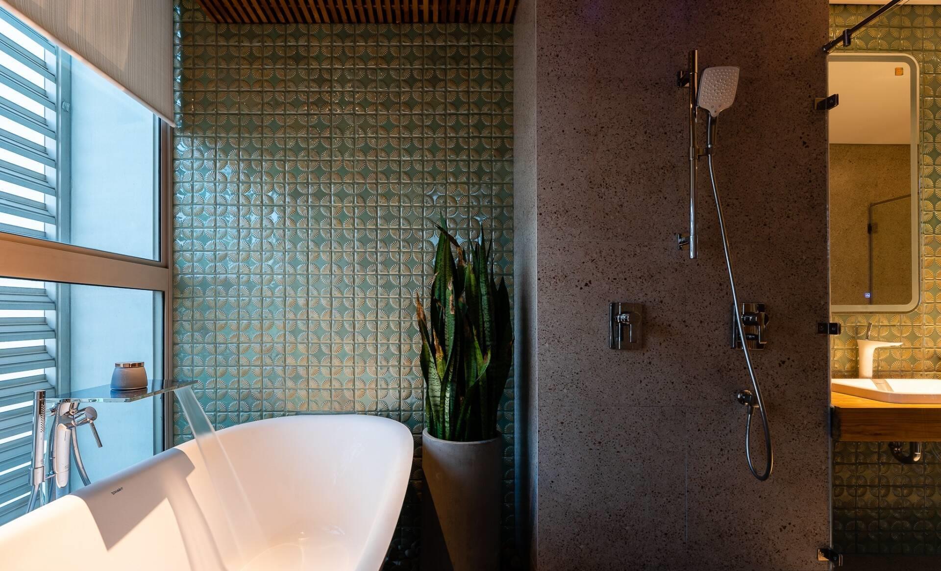 羡慕顶楼露台随便用的，种花养鱼视野绝佳，有钱我也买顶复式！