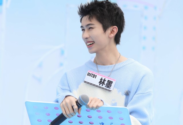 c位|史上最糊男团INTO1他们还能走多远，刘宇资源竟然不如队员？最惨C位