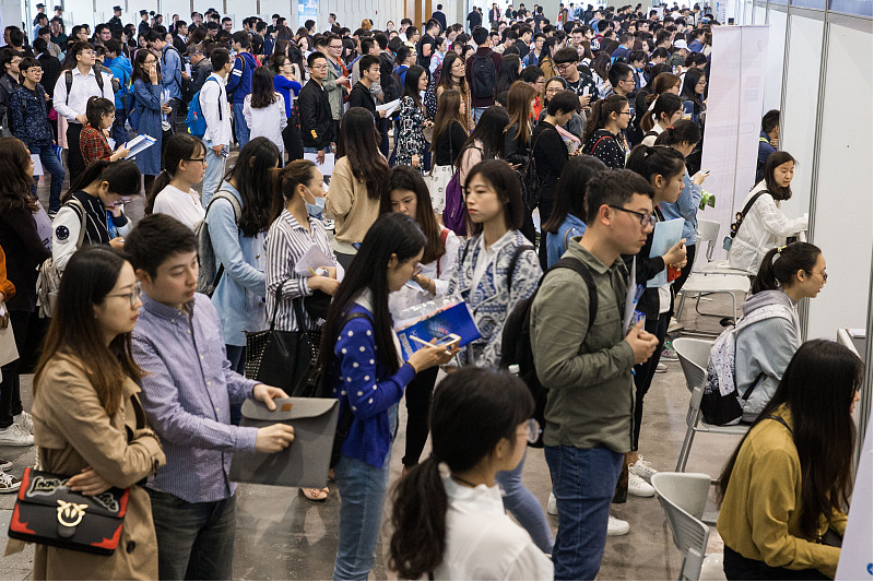 大学生|大学生供过于求，找工作变得困难，为何家长还是拼命供孩子上大学