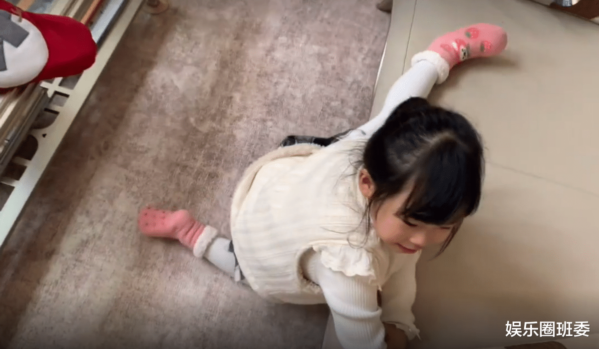 伊能静|伊能静一家三口迎圣诞，5岁米粒正脸曝光似留洋大小姐，因特殊情况被保护