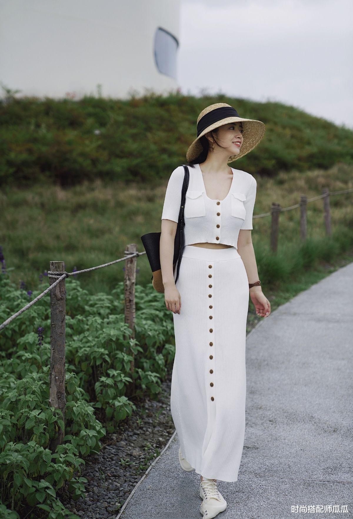 时尚搭配师瓜瓜 今年火了一种裙子,叫“奶油裙”,温柔有气质,学三木这样穿真美