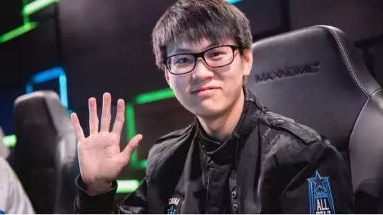 卡牌|EDG进入决赛，对妹扣是此生仅有的机会？能否夺得大满贯在此一举