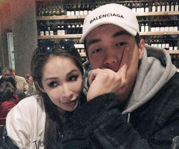 唇妆|萧亚轩大方晒“激吻唇”秀恩爱，唇妆好看，原来基础很重要