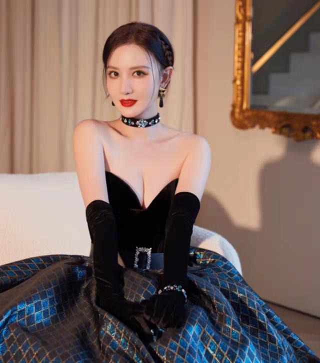 张萌|张萌红毯大秀好身材，被称“最美虞姬”