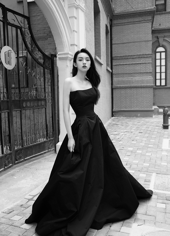 王思聪|90斤车晓与110斤刘涛同框，同穿金色礼服，网友：看完不想减肥了