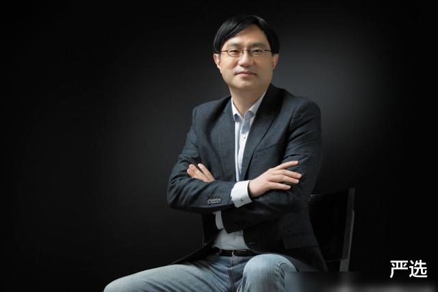 算法|一年帮富士康赚百亿，因请假1天被开除，如今靠地球仪年赚上亿