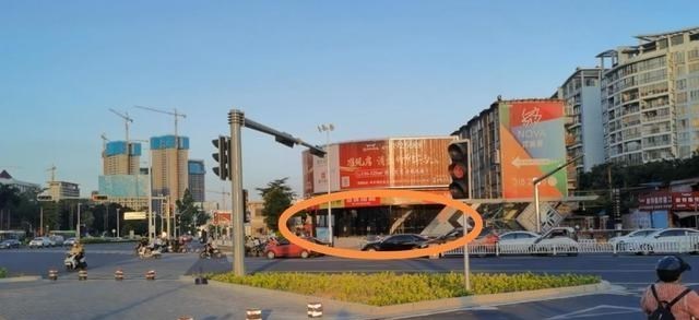 阳光语言矫正说|不是说现在实体店难赚钱吗？南宁有人逆势操作，在路口建铺面招租