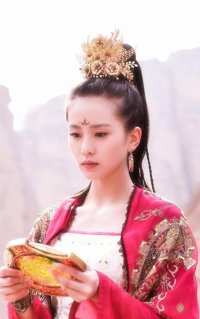 迪丽热巴|异域扮相最美的6位女星，杨幂妩媚，迪丽热巴惊艳，你喜欢谁？