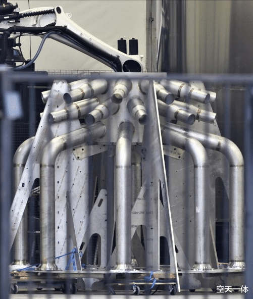 伊隆·马斯克 重走苏联N1火箭老路，马斯克星舰第一级并联29台引擎，真靠谱吗？