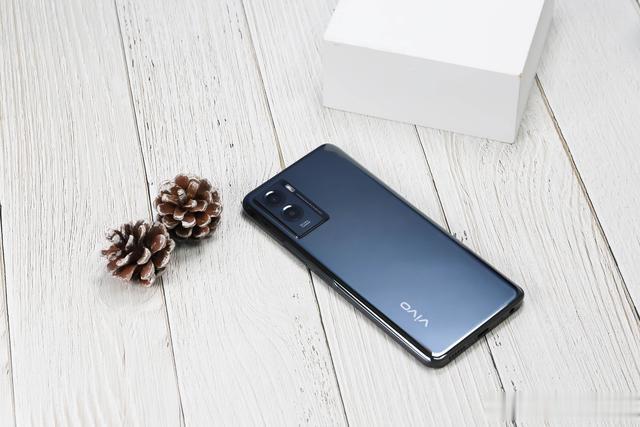 vivo y55s|vivo Y55s圖賞：透澤鏡面質感，呼吸云階設計