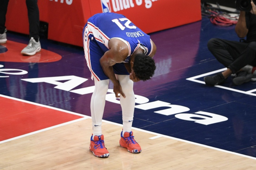 喬爾·恩比德|一夜間，17冠豪門震動(dòng)，總裁辭職+教練換人！恩比德或報(bào)銷，濃眉傷情更新