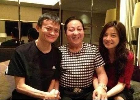 赵薇|赵薇这个雷终于爆了，黑历史贯穿整个演艺生涯，这回触碰的是底线