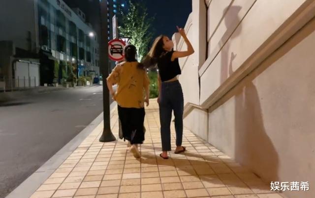 张子萱|论婆婆的重要性,张子萱遇上做了手术的陈赫妈妈,连赚钱都撒不开手脚