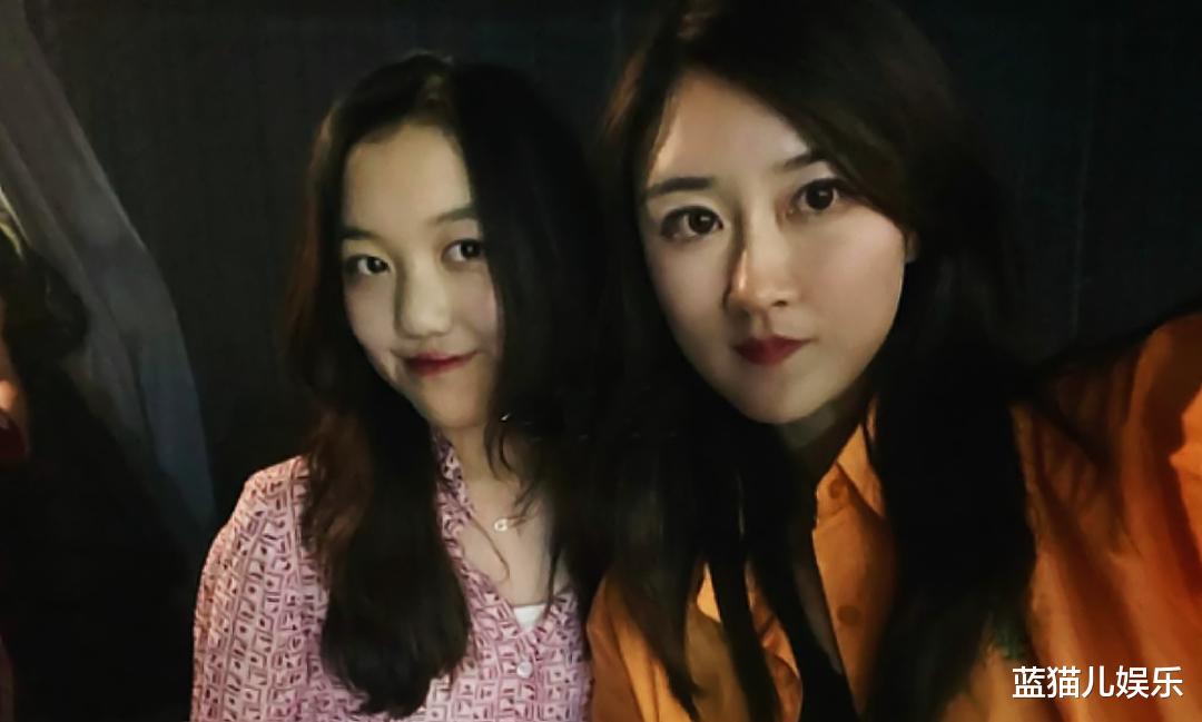 烧烤之王|王菲全家聚会照曝光，李嫣不再刻意遮挡嘴巴，窦靖童却变成“时尚怪咖”