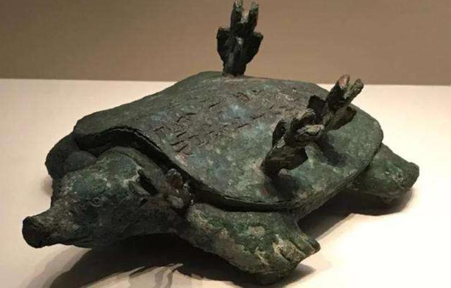 河南|河南老人钓到一只“乌龟”，背上插有4支箭，专家：价值18亿