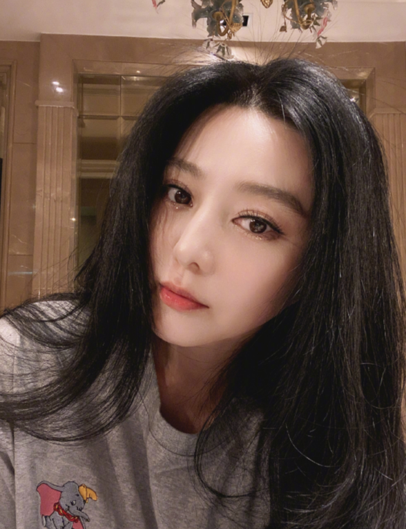 关晓彤|20位明星外媒未修图公开，看清他们真实颜值后：再也不信精修了