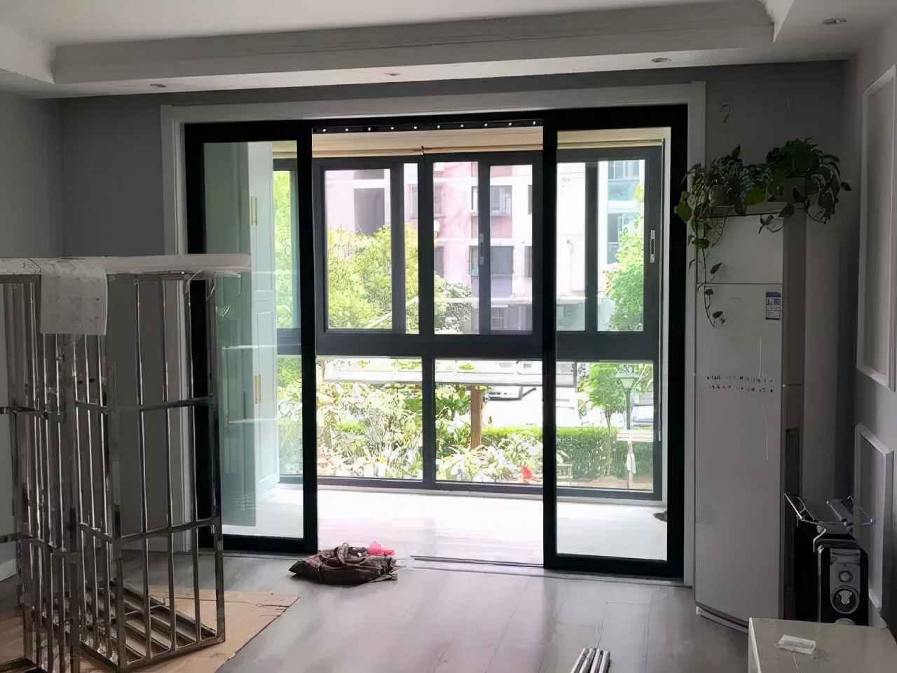 新房装修完工,全屋都比较满意,石膏线条电视墙真漂亮,晒晒!