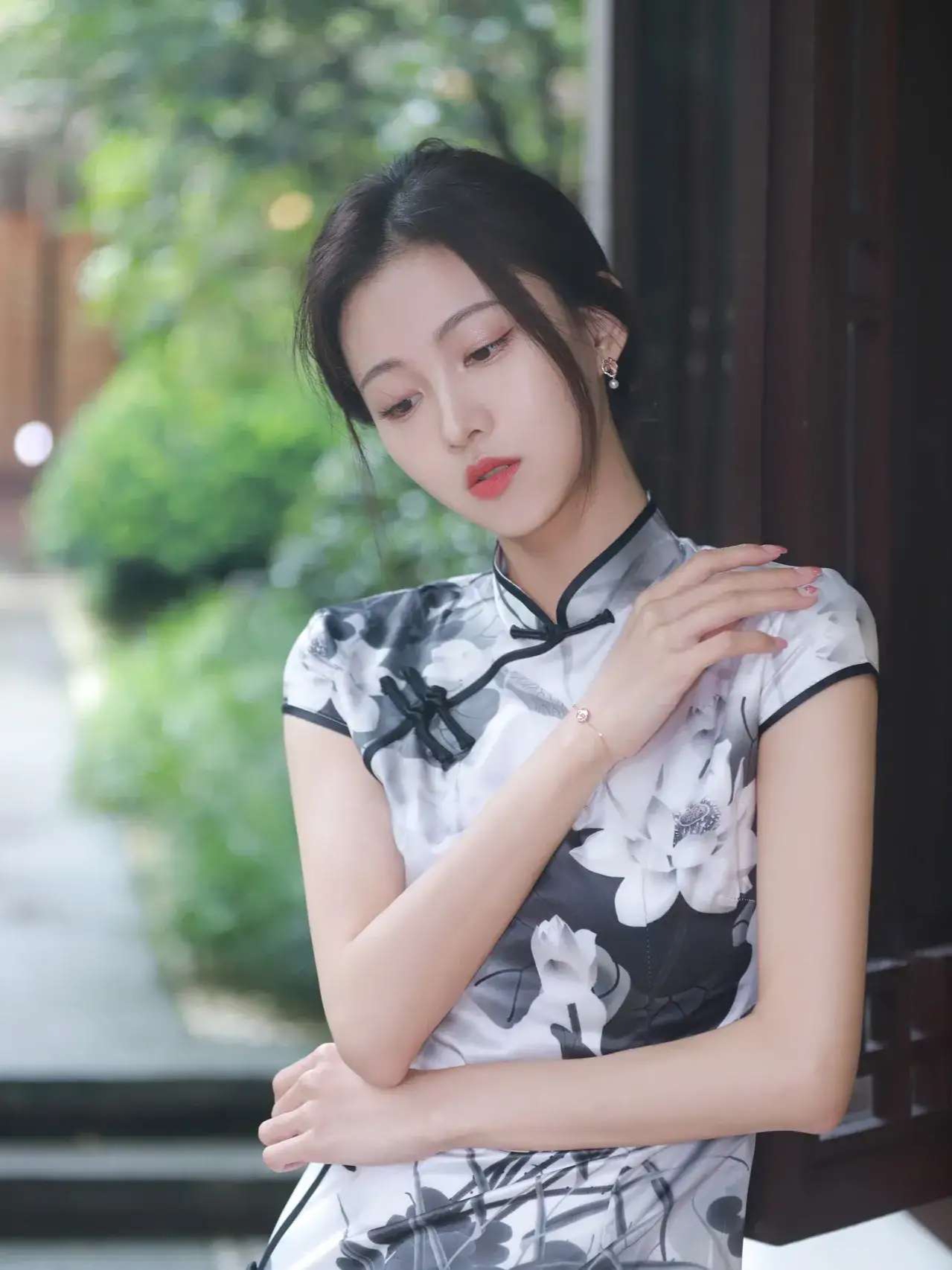 |居高声自远，非是借秋风