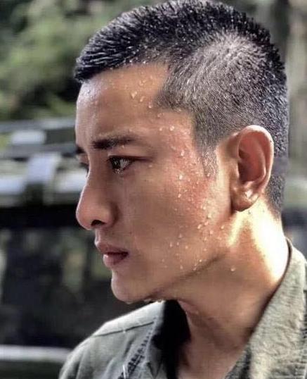 贾乃亮|贾乃亮综艺复出后爱火再燃？疑似走出情伤，竟牵手邓伦前女友！