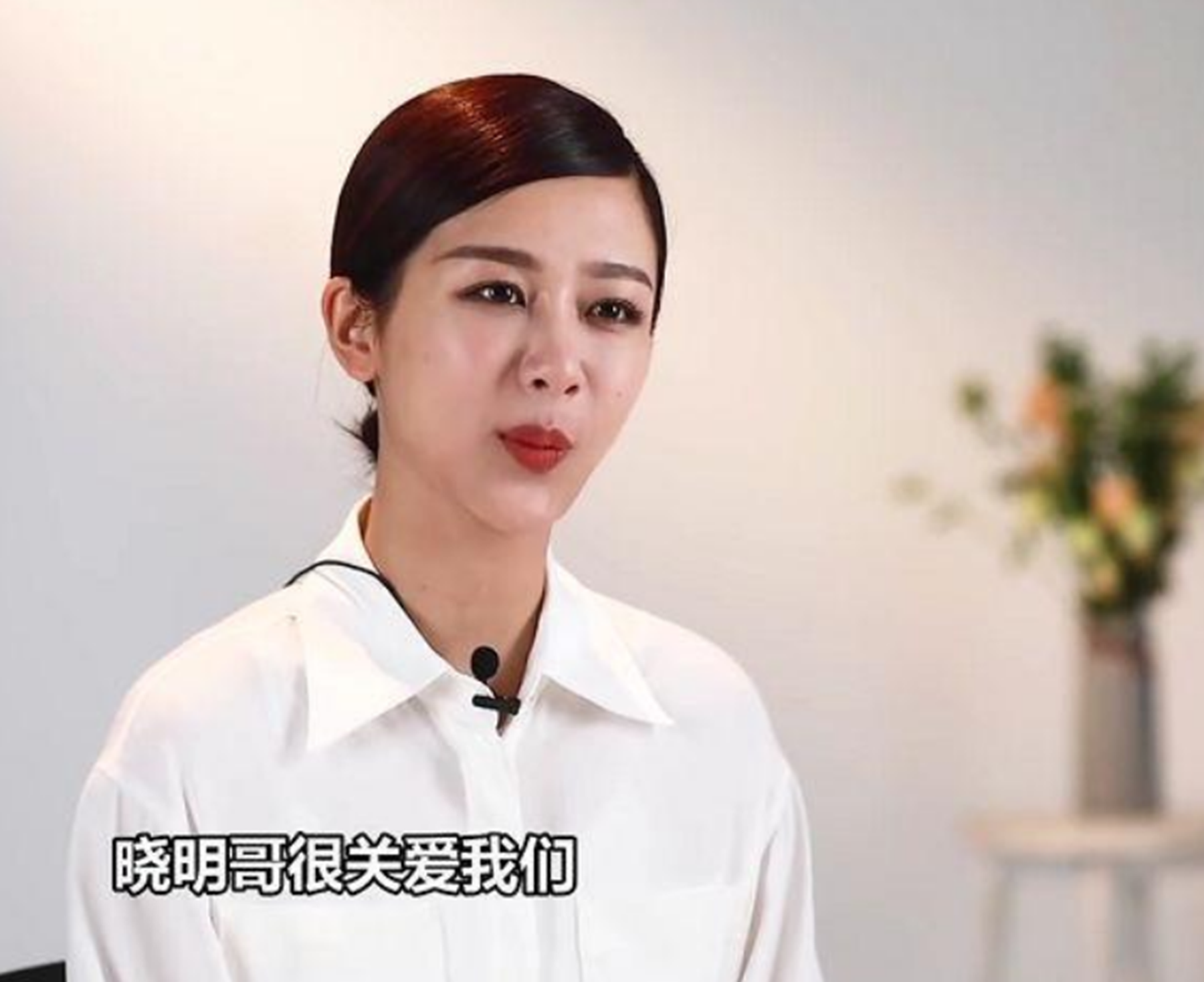 央视|央视采访不让开美颜，杨紫脸肿，热巴老气，所有明星被打回原形