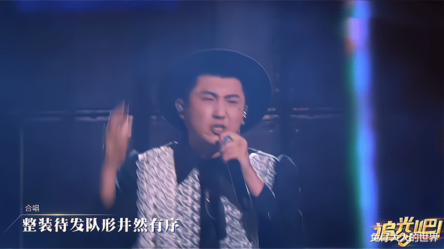 周焯华|尚九熙在追光舞台完成首次公演，看到他的表现，网友直呼燃爆了