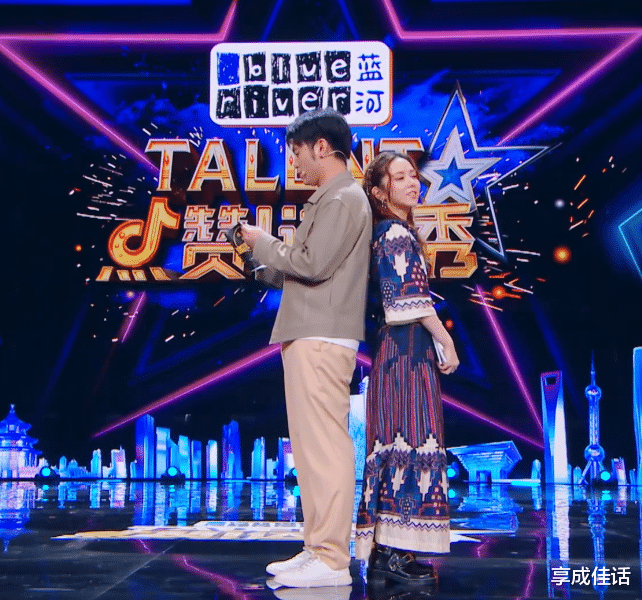 邓紫棋|邓紫棋是自带搞怪基因，早前遭到路人吐槽，从后面跳出来吓人家一跳