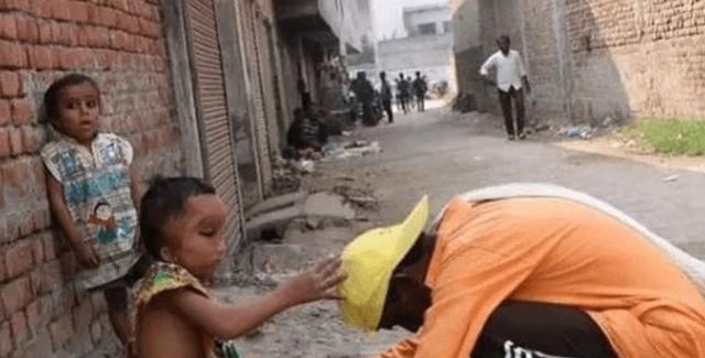 象头神 印度7岁男孩普兰舒：酷似象头神，受众人参拜，哪怕亲爹都要下跪