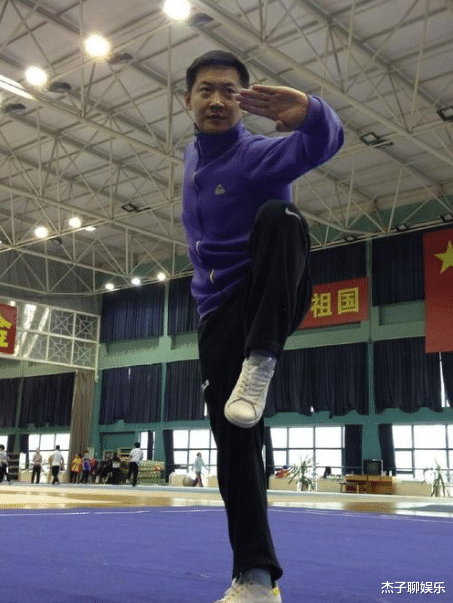 杨俊毅|事业巅峰时期无奈退圈，退居幕后为国效力，“童战”可曾后悔？