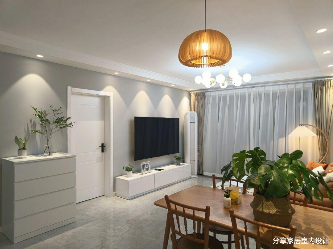 她家面积不大，装修不豪华，但全屋效果温馨又舒适，太幸福啦！