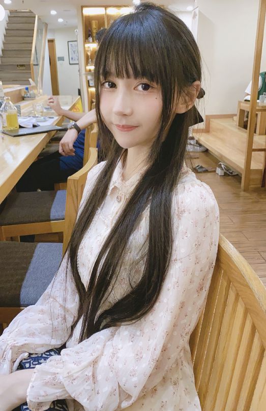 蔡萝莉|网红蔡萝莉线下见面会翻车，身材小脑袋大，头发稀少