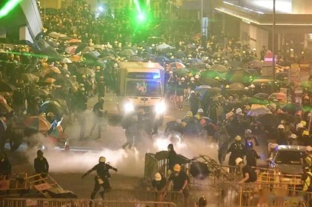 “上环暴动案”嫌犯罪成,继续还押!丨香港一日