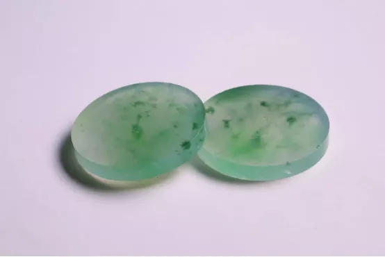 玉雕|接到一个特殊的指令，将手镯芯变成新婚礼物，玉雕师是怎么做的？