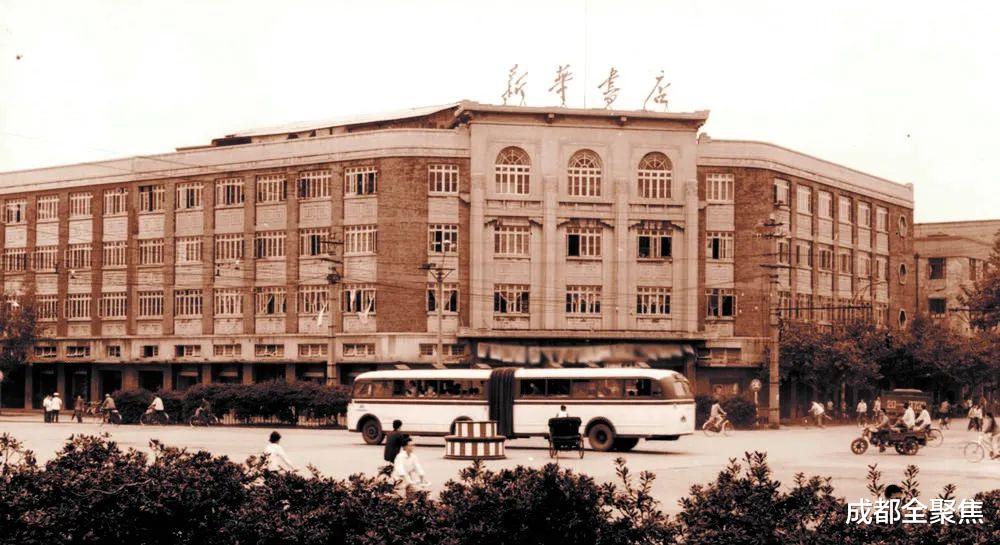 成都全聚焦 成都，一座沉迷在书香下的城市——到成都的100个理由