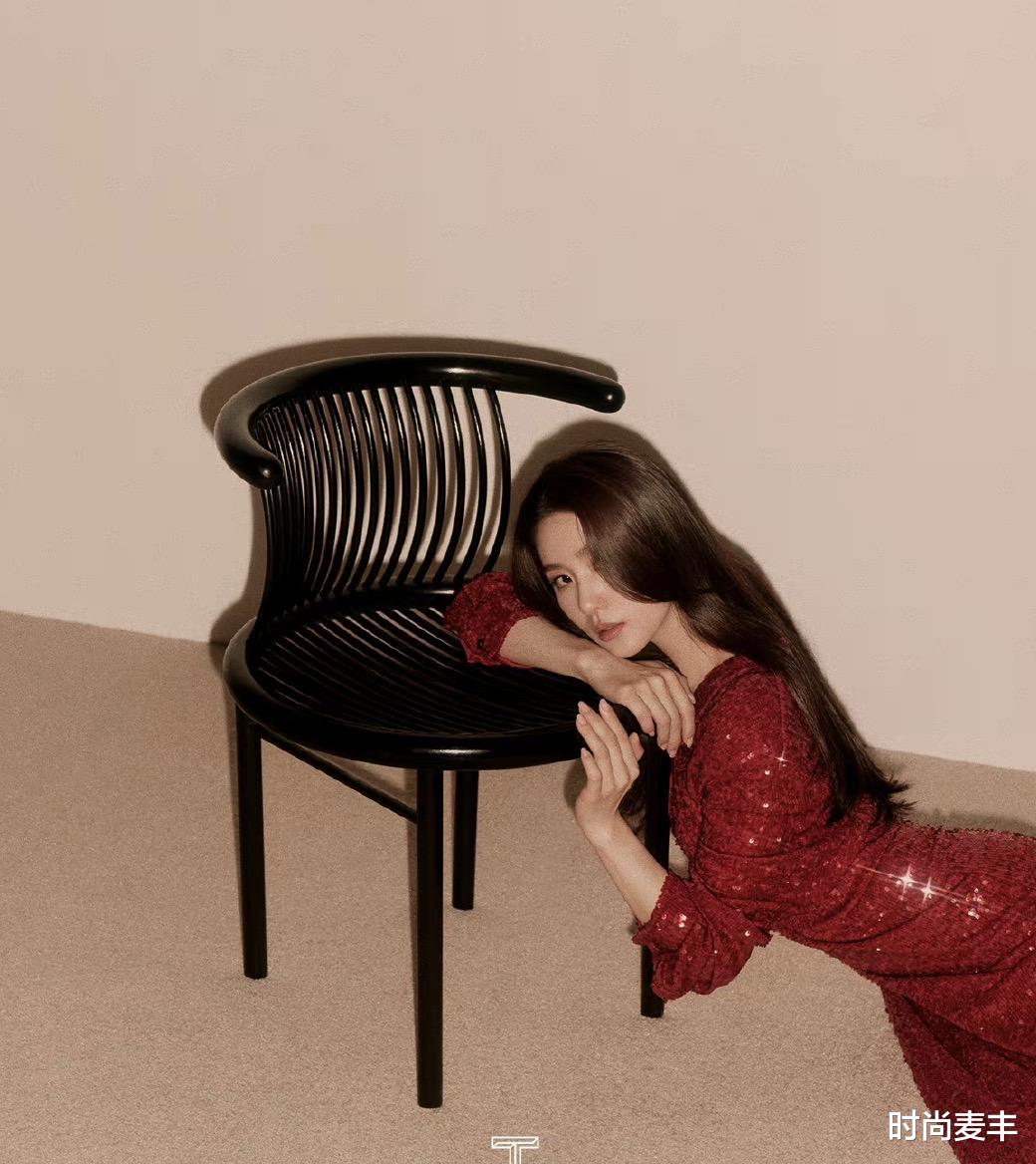 张雨绮|刘诗诗登某杂志封面，黑色斜肩礼服镶满亮片，气质优雅高贵