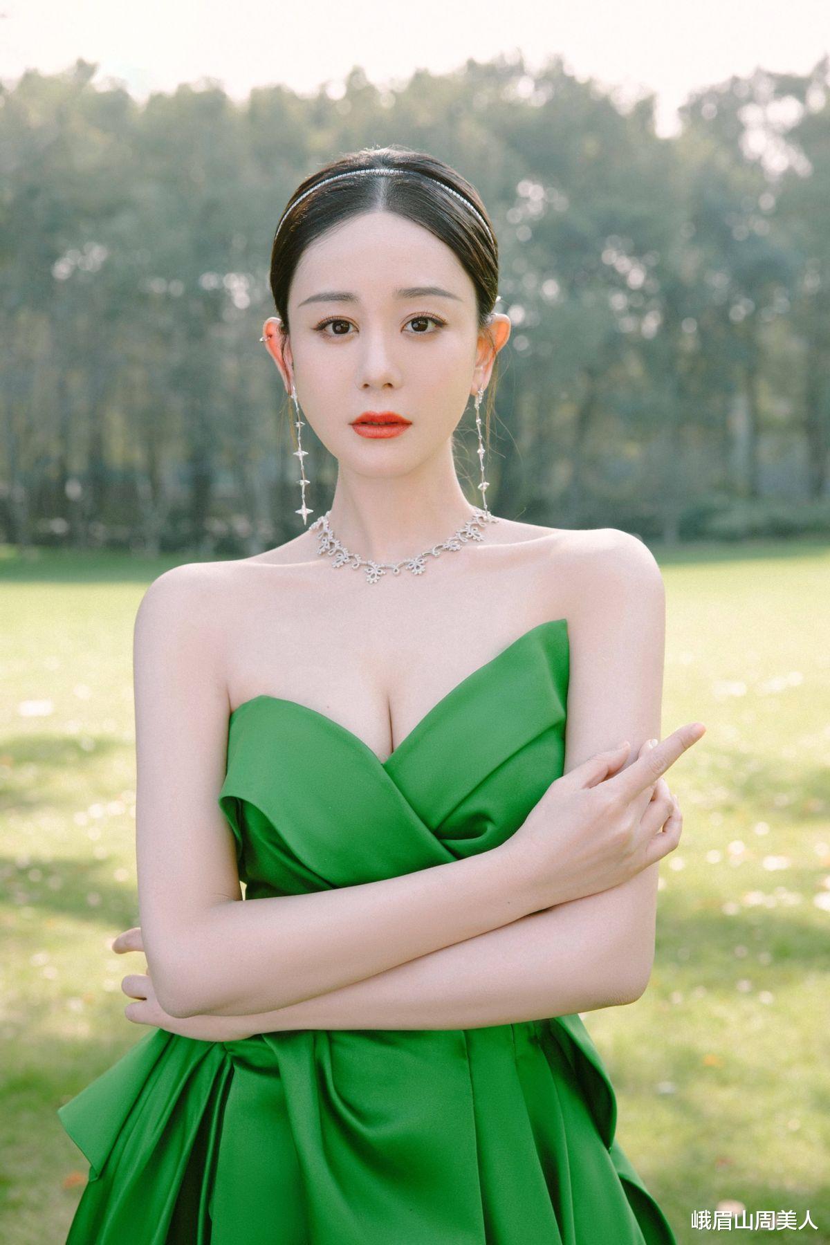 峨眉山周美人|海陆的“苦情脸”太吃亏了，穿大红色长裙亮相，看着一点也不喜庆