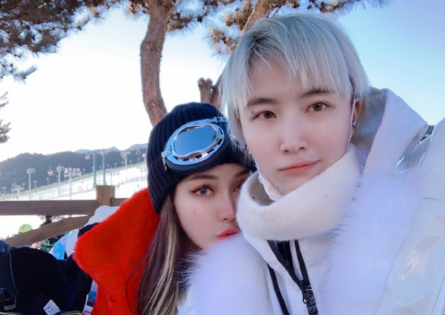 发型|郭美美做新发型摆拍堪比时尚大片,面部精致不自然,像个洋娃娃