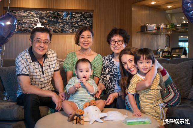 陈凯琳|陈凯琳晒亲子时光,郑嘉颖掌镜拍下三代同堂合照,俩儿子颜值超高