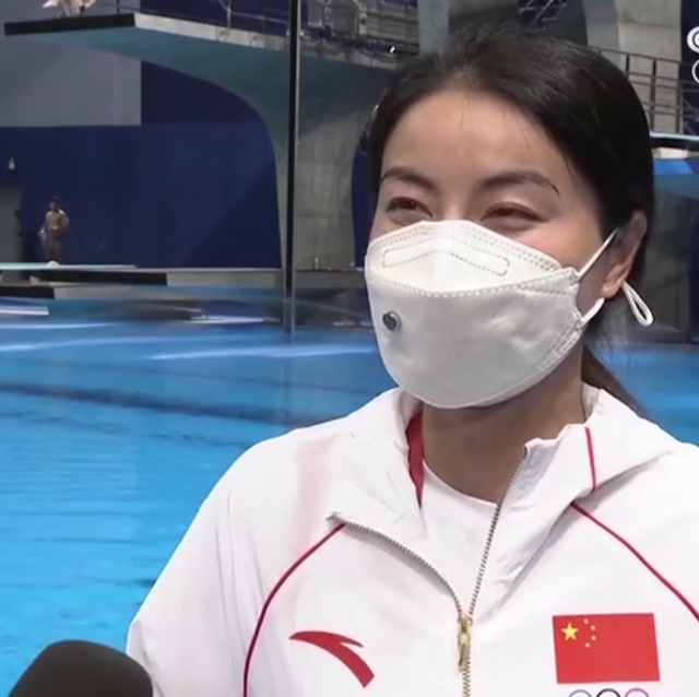 马伊琍|郭晶晶重返奥运会比评委还大牌！为评委打分太厉害，穿T恤状态佳