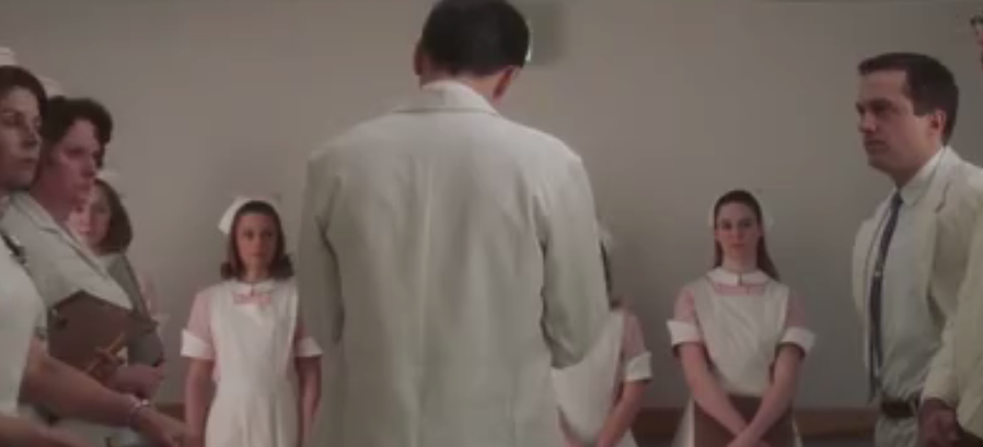 热爱太阳 《猫鼠游戏》：因父母离婚带来伤害，他开始行骗赚钱，最后成了专家