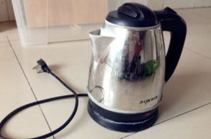 胃病|?卫生组织呼吁：停止使用“1热水壶”，或是胃病“加速器”，尽早扔